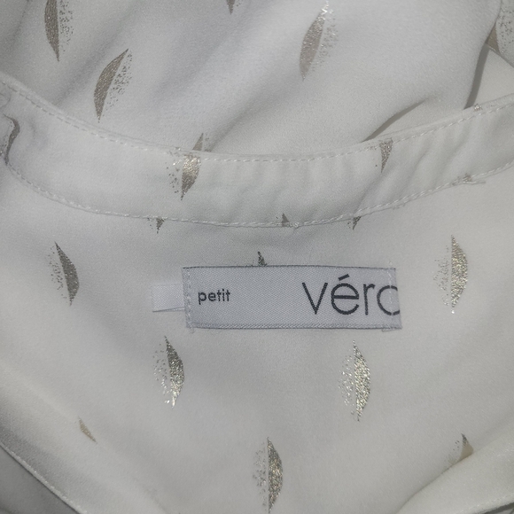 Vero White Sleeveless Blouse with Gold Leaf Print and Fabric Tie Neckline S - Picture 6 of 6